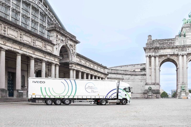 News IVECO al Tour d’Europe: oltre 5.000 km a bordo di un camion alimentato a Bio-LNG per consolidare il percorso verso la mobilità sostenibile - AUTO INDUSTRIALE BERGAMASCA