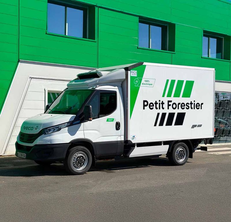 News Petit Forestier Group ha distribuito quasi 300 IVECO eDaily in tutta Europa, rafforzando il suo impegno per il trasporto sostenibile - AUTO INDUSTRIALE BERGAMASCA