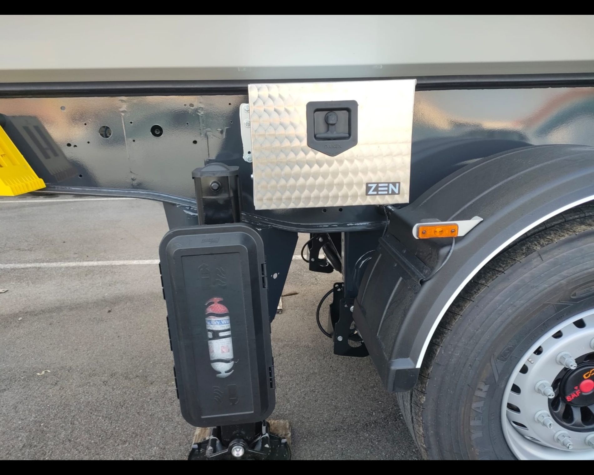 Altri marchi SEMIRIMORCHIO MENCI A TRE ASSI RIBALTABILE MOD. SA700R - AUTO INDUSTRIALE BERGAMASCA