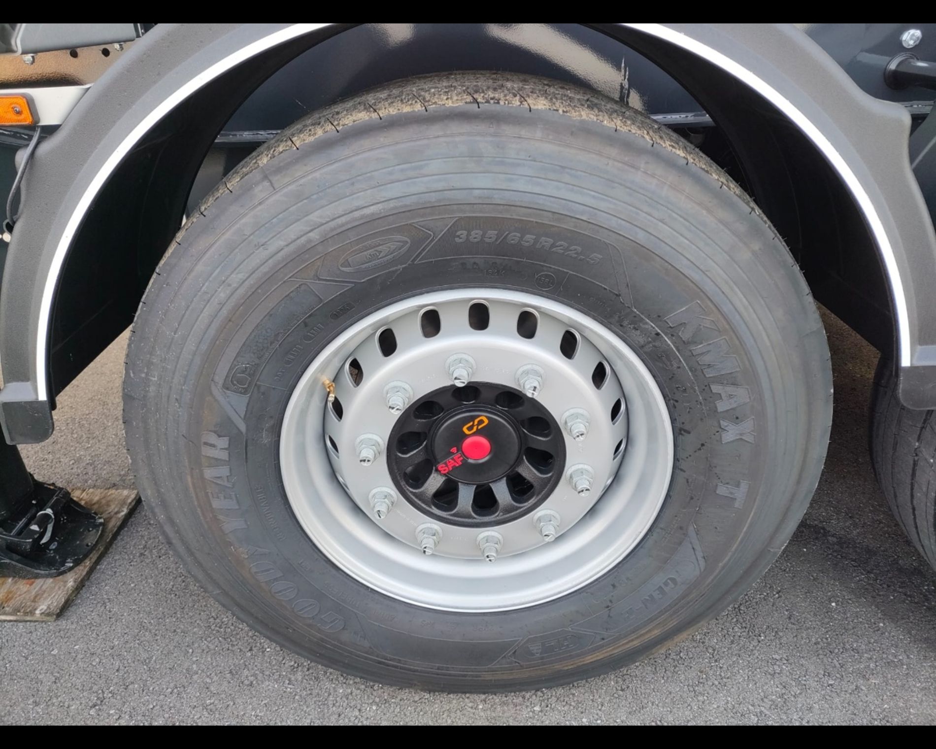 Altri marchi SEMIRIMORCHIO MENCI A TRE ASSI RIBALTABILE MOD. SA700R - AUTO INDUSTRIALE BERGAMASCA