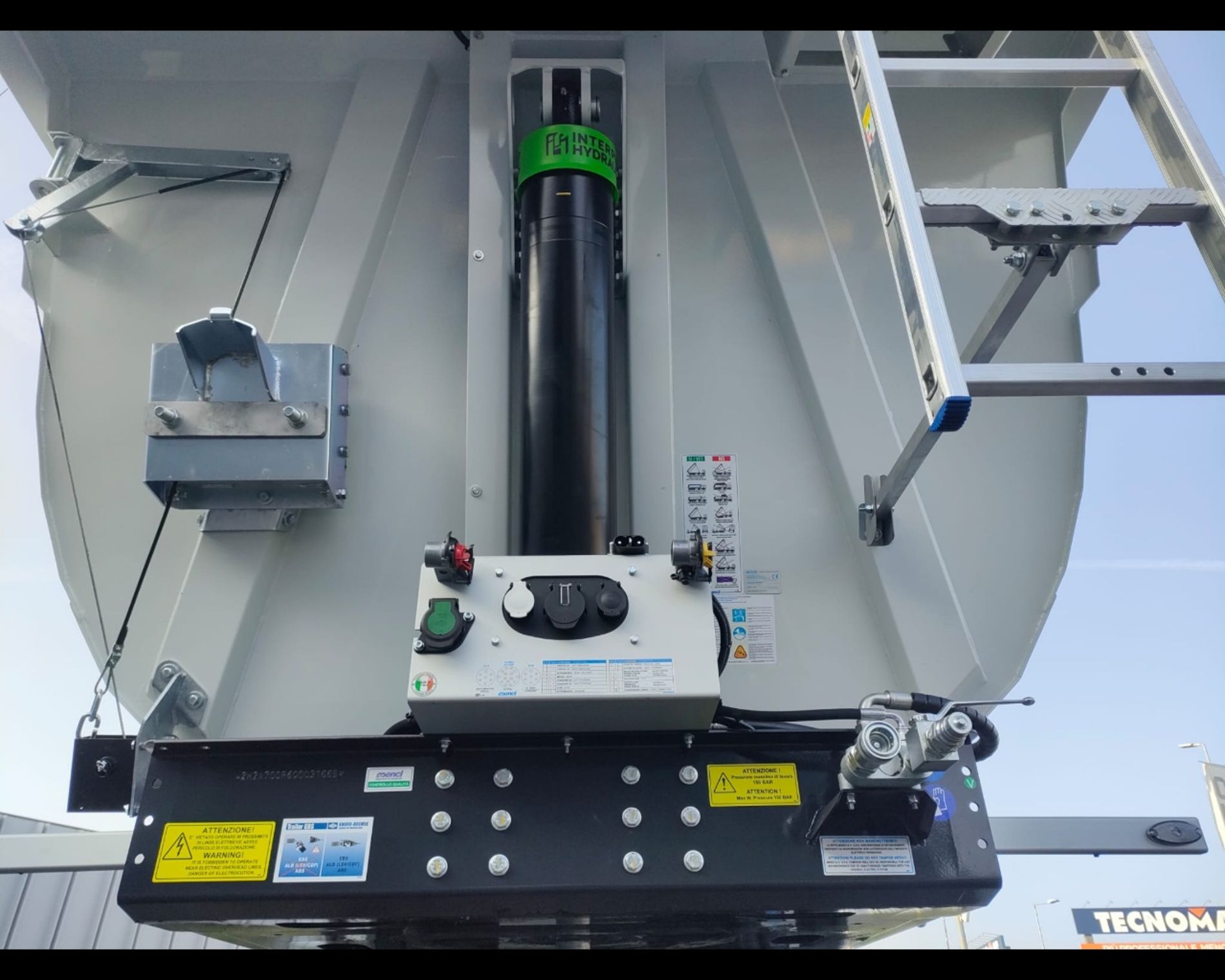 Altri marchi SEMIRIMORCHIO MENCI A TRE ASSI RIBALTABILE MOD. SA700R - AUTO INDUSTRIALE BERGAMASCA