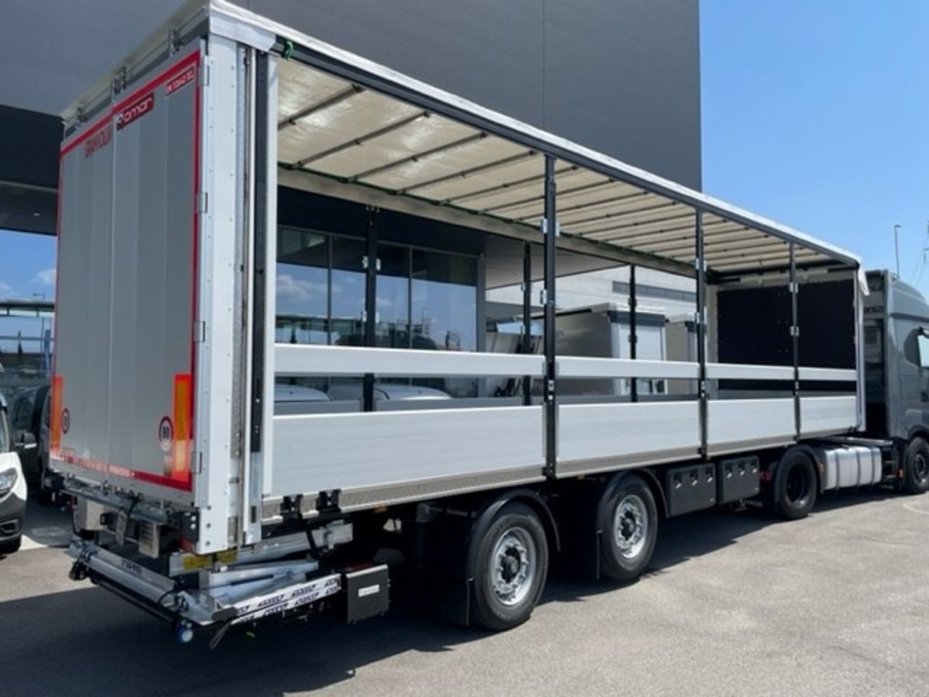 Altri marchi SEMIRIMORCHIO OMAR DUE ASSI MOD. CITY TRAILERS DA 11500 MM. - AUTO INDUSTRIALE BERGAMASCA