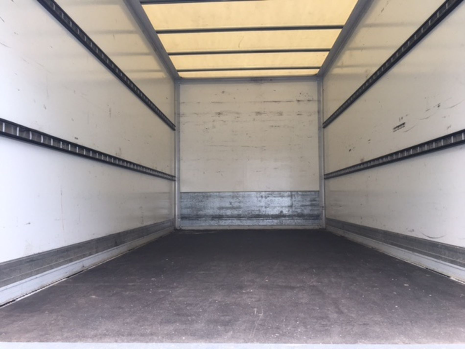 IVECO IVECO DAILY 35C16 CON SPONDA IDRAULICA E BOX - AUTO INDUSTRIALE BERGAMASCA