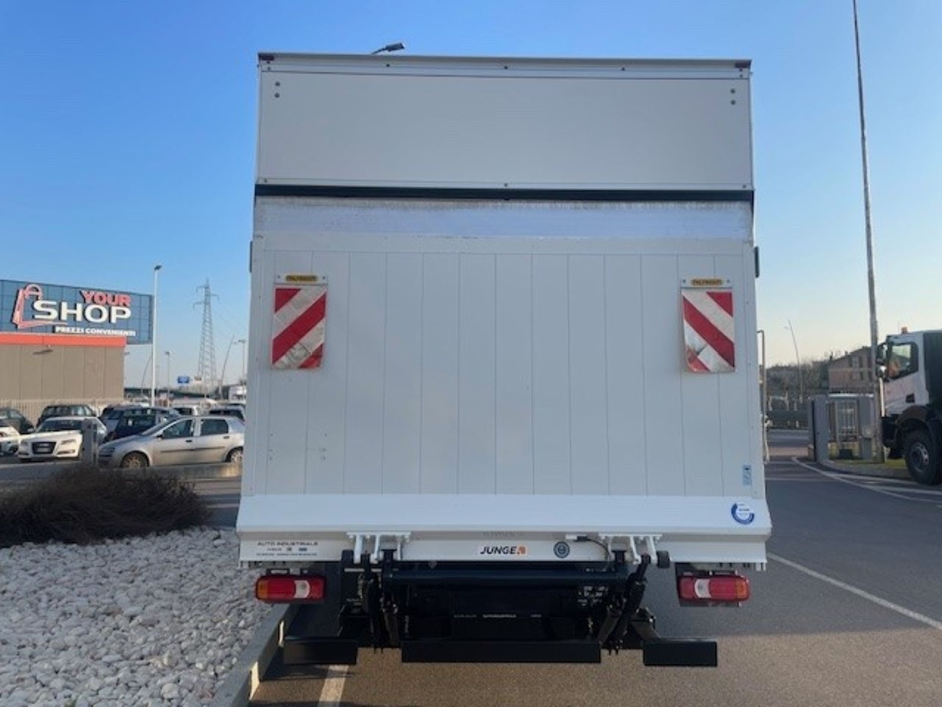 IVECO DAILY 72C18 AUTOMATICO CON BOX E SPONDA BATTUTA - AUTO INDUSTRIALE BERGAMASCA