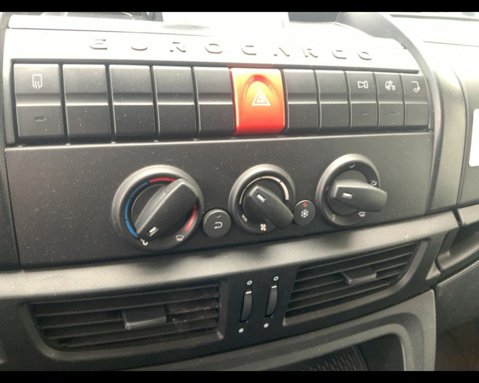 IVECO EUROCARGO ML 140 E 28/P CELLA ISOTERMICA CON SPONDA RETRATTILE  - AUTO INDUSTRIALE BERGAMASCA