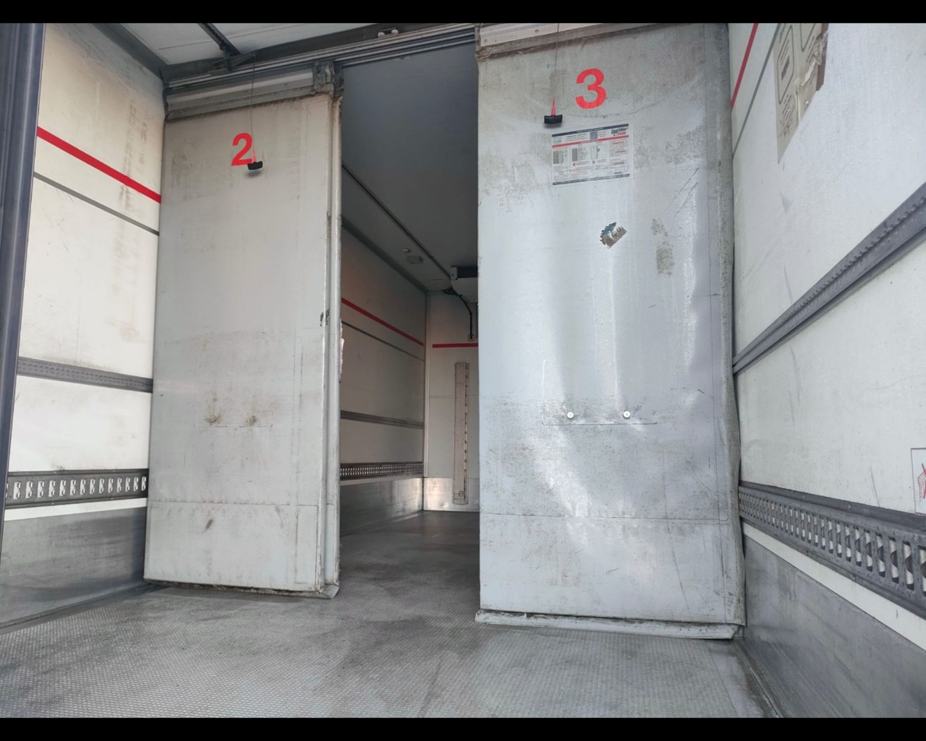 IVECO EUROCARGO 140E28P CELLA ISOTERMICA CON SPONDA RETRATTILE  - AUTO INDUSTRIALE BERGAMASCA