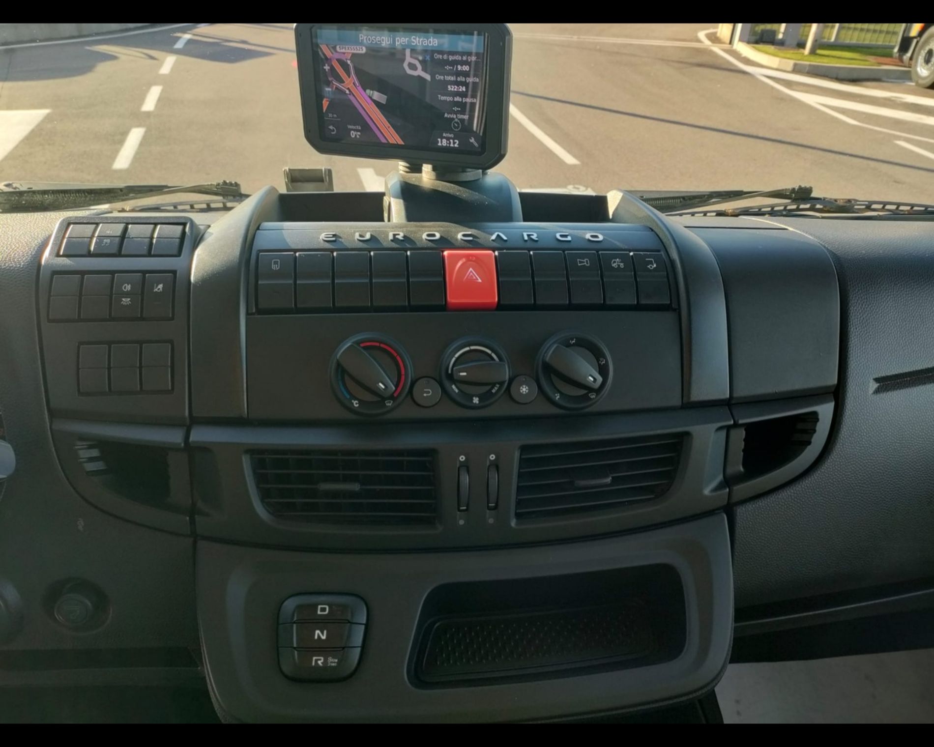 IVECO EUROCARGO 140E28P CELLA ISOTERMICA CON SPONDA RETRATTILE  - AUTO INDUSTRIALE BERGAMASCA