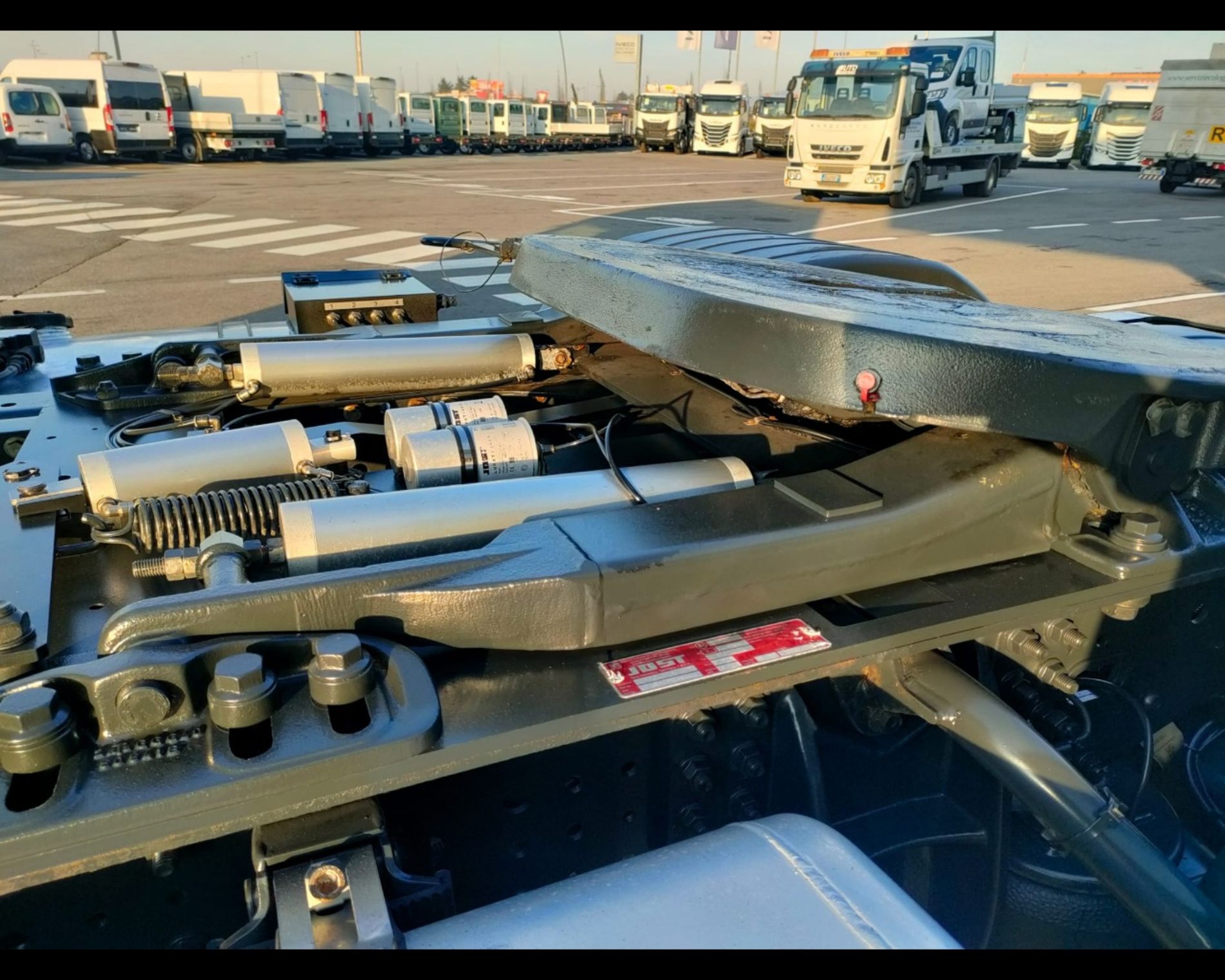 IVECO S-Way AS 440.180 - S-Way AS 440.180 4x2 C13 S49T/FP LT hi-tronix - AUTO INDUSTRIALE BERGAMASCA