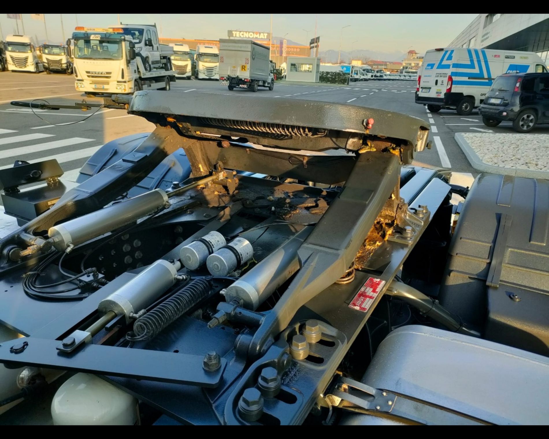 IVECO S-Way AS 440.180 - S-Way AS 440.180 4x2 C13 S49T/FP LT hi-tronix - AUTO INDUSTRIALE BERGAMASCA