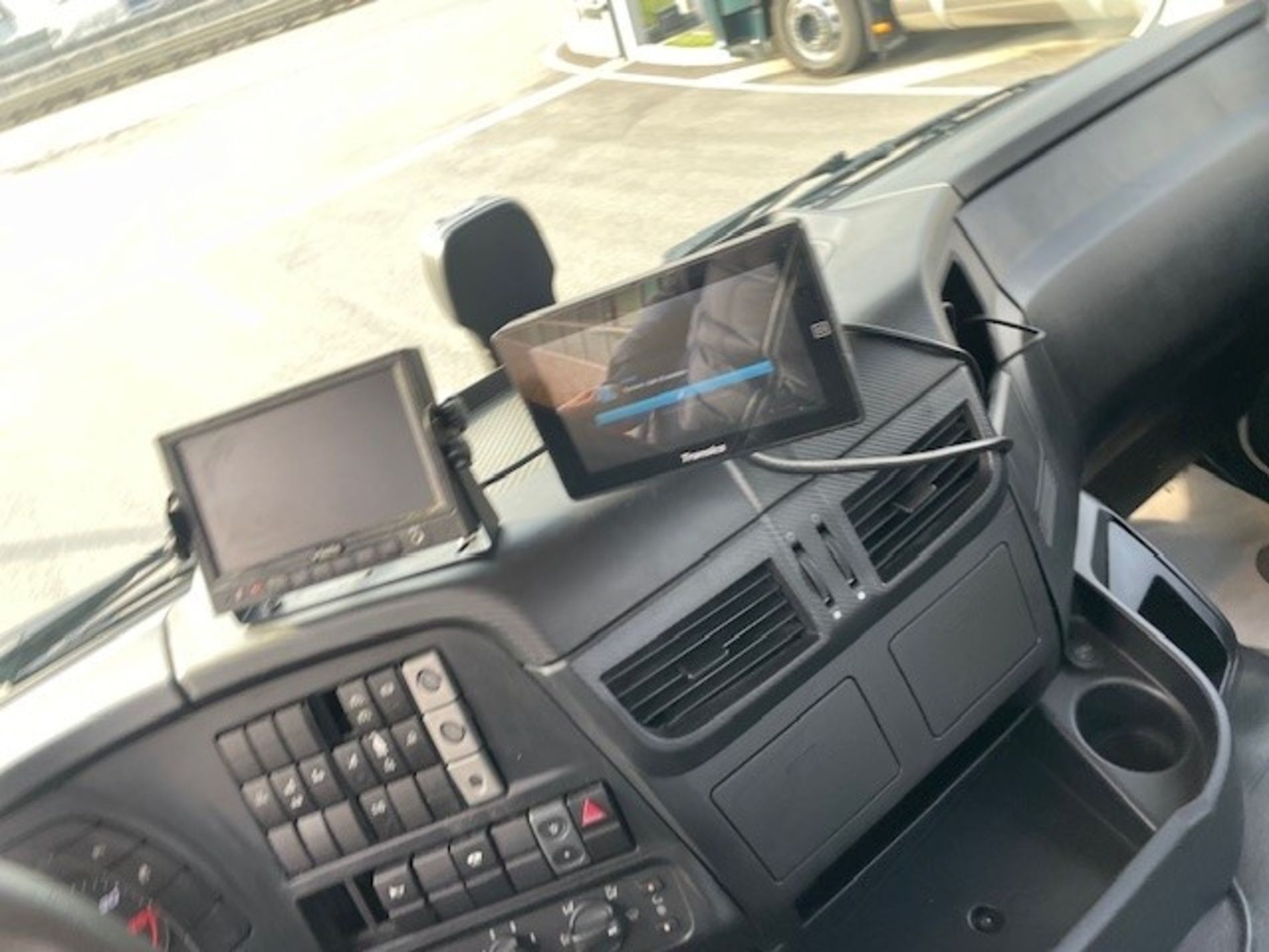 IVECO Stralis AD 260X46Y/PS E6 con gancio scarrabile - AUTO INDUSTRIALE BERGAMASCA