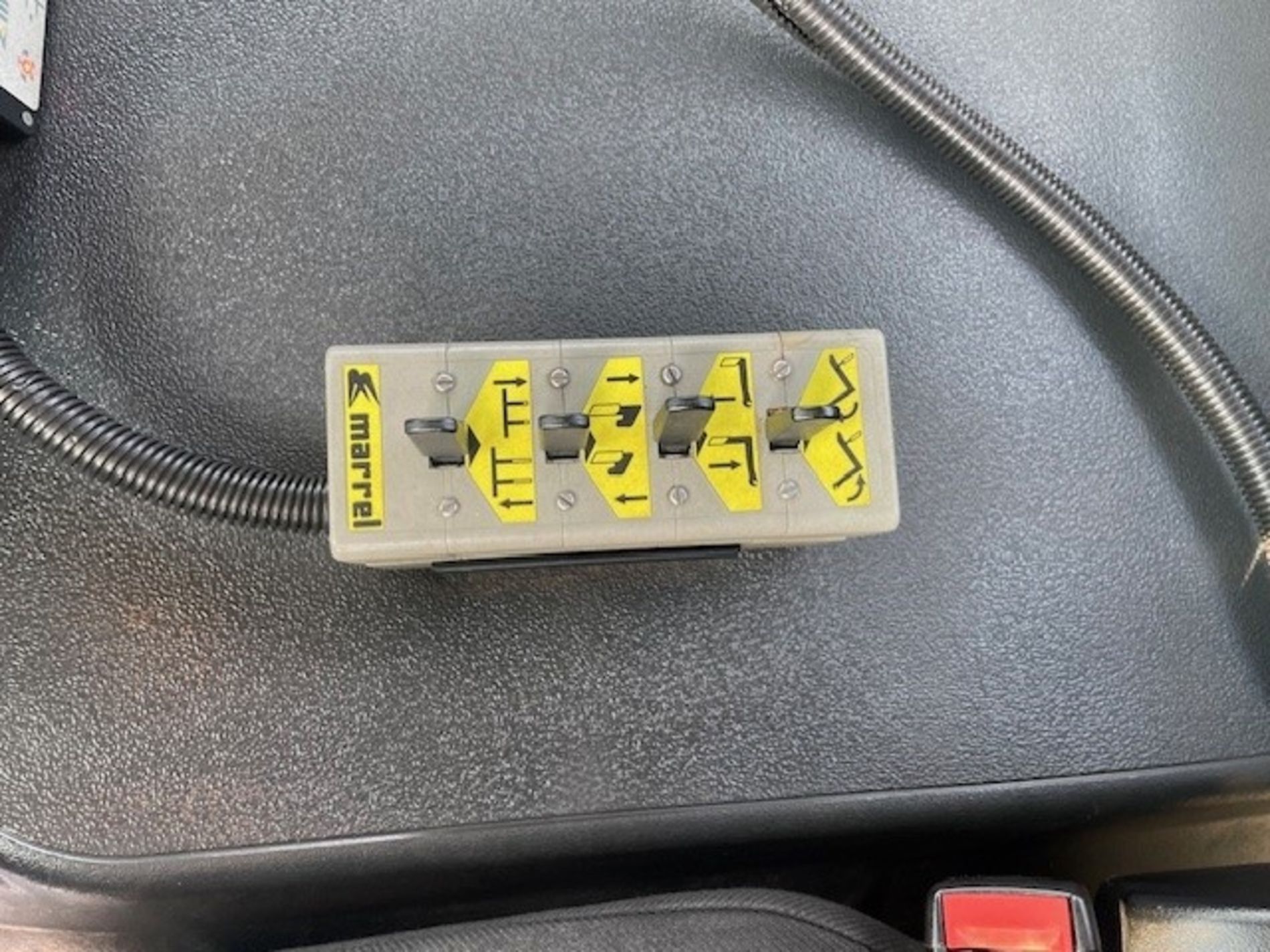 IVECO Stralis AD 260X46Y/PS E6 con gancio scarrabile - AUTO INDUSTRIALE BERGAMASCA