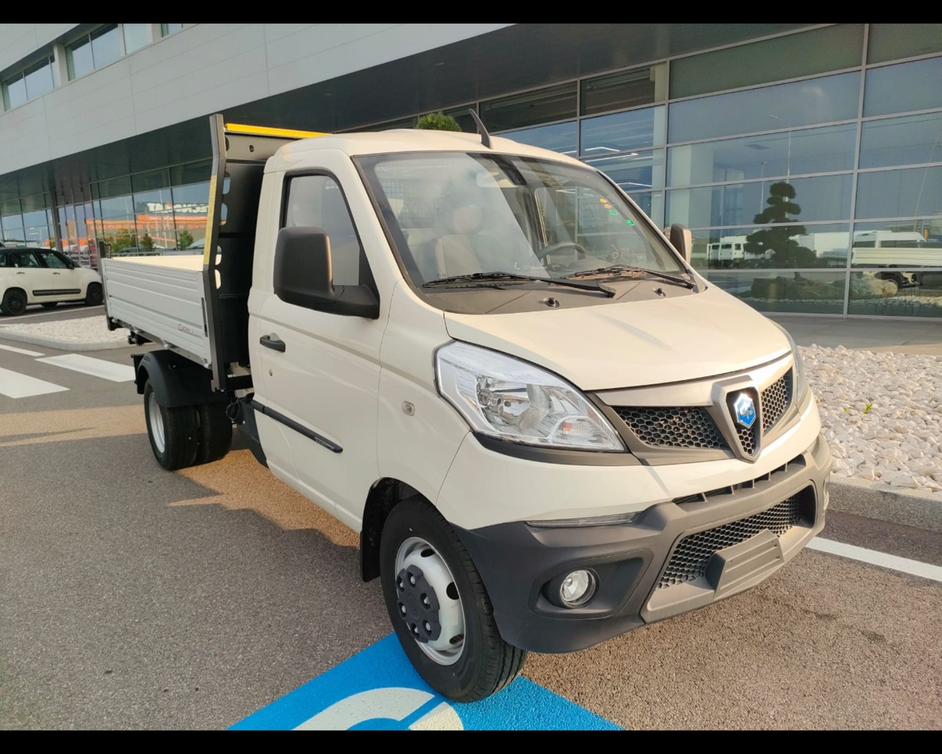 PIAGGIO NP6 TWB CHASS 300 SR LPG TOP WHITE - AUTO INDUSTRIALE BERGAMASCA